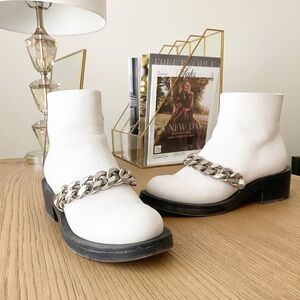 Givenchy Laura chain white leather boots